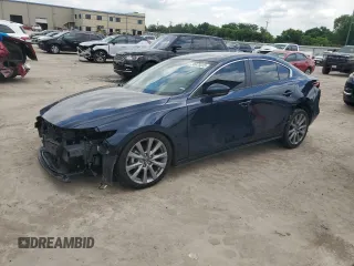 2023 Mazda 3 S Carbon Edition z VIN 3MZBPACM9PM366679, wystawiony jako Copart lot #55825035 z przebiegiem 19 745 mil mil oraz Szkoda całkowita • Salvage title. Historia ofert i sprzedaży dostępna na DreamBid. Obrazek 1.