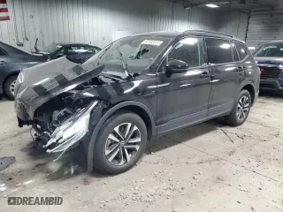 2024 Volkswagen Tiguan S with VIN 3VVFB7AX3RM138720, listed as a Copart auction lot 82703014 with 2,425 mi miles and Salvage Title. Bid and sale history available at carsss.com. Image 1.