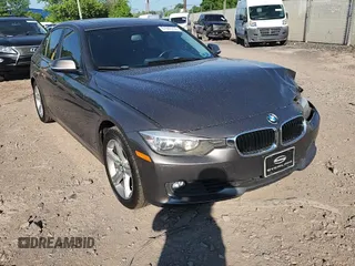 2013 BMW 3 Series 328i xDrive z VIN WBA3B5G53DNS02777, wystawiony jako Copart lot #61685255 z przebiegiem 187 559 mil mil oraz Szkoda całkowita • Salvage title. Historia ofert i sprzedaży dostępna na DreamBid. Obrazek 13.