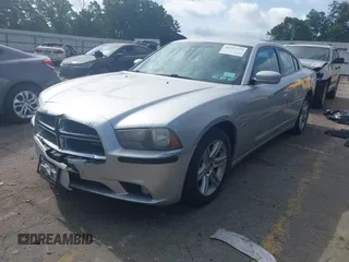 2011 Dodge Charger SE z VIN 2B3CL3CG2BH613364, wystawiony jako IAAI lot #42257275 z przebiegiem 137 321 mil mil oraz . Historia ofert i sprzedaży dostępna na DreamBid. Obrazek 17.