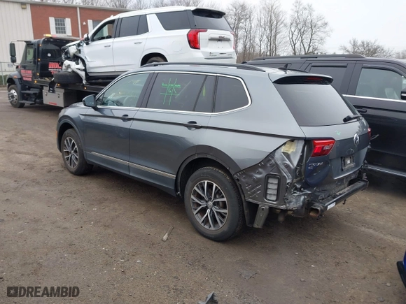 2020 Volkswagen Tiguan SE with VIN 3VV2B7AX2LM086678, listed as a IAAI auction lot 41694051 with 59,495 mi miles. Bid and sale history available at carsss.com. Image 3.