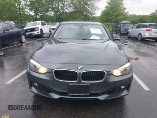 2014 BMW 3 Series 328i xDrive z VIN WBA3B5G51ENS09342, wystawiony jako IAAI lot #42270723 z przebiegiem 169 064 mil mil oraz . Historia ofert i sprzedaży dostępna na DreamBid. Obrazek 12.