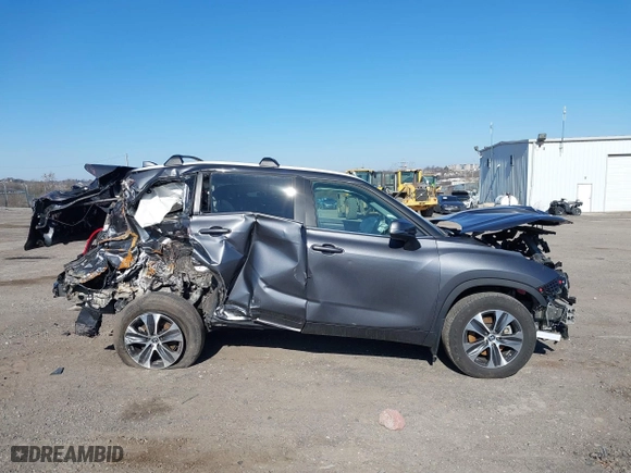 2023 Toyota Highlander Hybrid XLE with VIN 5TDKBRCH2PS600096, listed as a IAAI auction lot 41754676 with 35,469 mi miles. Bid and sale history available at carsss.com. Image 13.