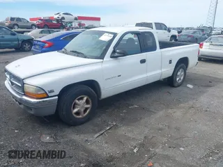 2000 Dodge Dakota Sport with VIN 1B7GL22N3YS725411, listed as a IAAI auction lot 41743698 with 149,810 mi miles. Bid and sale history available at carsss.com. Image 2.