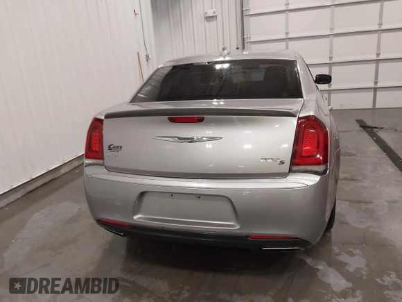 2016 Chrysler 300 S z VIN 2C3CCAGG7GH253095, wystawiony jako IAAI lot #41485489 z przebiegiem 90 583 mil mil oraz . Historia ofert i sprzedaży dostępna na DreamBid. Obrazek 17.