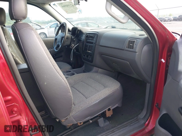 2005 Ford Explorer XLS z VIN 1FMZU62K85UB30746, wystawiony jako IAAI lot #42350564 z przebiegiem 164 685 mil mil oraz . Historia ofert i sprzedaży dostępna na DreamBid. Obrazek 5.