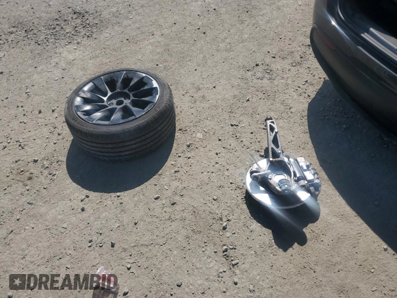2024 Tesla Model Y с VIN 7SAYGDED2RF100152, выставлен на аукционе Copart как лот 52133535 с пробегом 7 632 миль миль и Списание • Salvage title. История ставок и продаж доступна на DreamBid. Изображение 15.