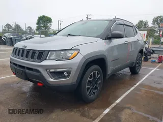 2019 Jeep Compass Trailhawk z VIN 3C4NJDDB9KT721767, wystawiony jako IAAI lot #42115252 z przebiegiem 78 607 mil mil oraz . Historia ofert i sprzedaży dostępna na DreamBid. Obrazek 18.