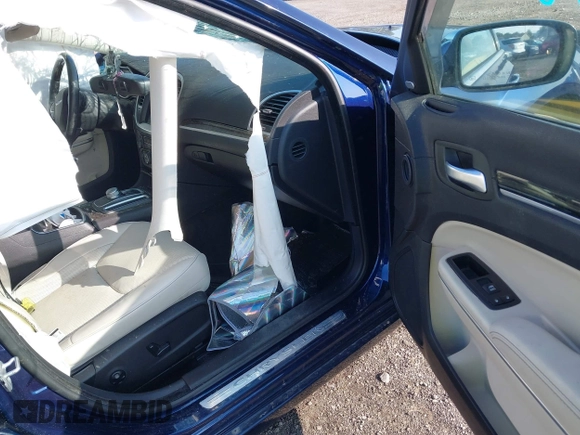 2016 Chrysler 300 with VIN 2C3CCAKG6GH152508, listed as a IAAI auction lot 40152840 with 94,646 mi miles. Bid and sale history available at carsss.com. Image 5.