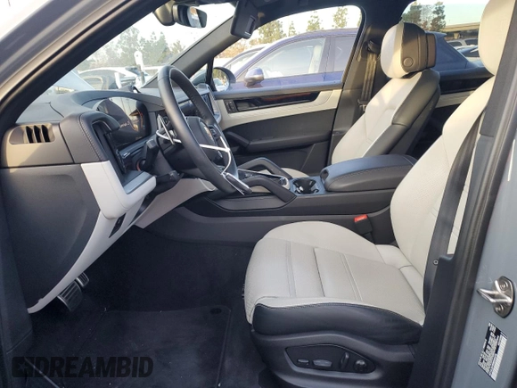 2024 Porsche Cayenne S z VIN WP1AL2AY8RDA34476, wystawiony jako Copart lot #85162734 z przebiegiem 15 203 mil mil oraz Szkoda całkowita • Salvage title. Historia ofert i sprzedaży dostępna na DreamBid. Obrazek 7.