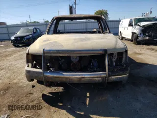 2000 Chevrolet Silverado 2500 z VIN 1GCGK24U7YE107000, wystawiony jako Copart lot #74624144 z przebiegiem Nie podano mil oraz Nie do naprawy • Non repairable. Historia ofert i sprzedaży dostępna na DreamBid. Obrazek 5.