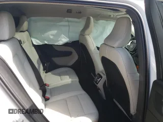 2025 Volvo XC40 Plus Bright Theme z VIN YV4L12UE6S2547385, wystawiony jako Copart lot #54303065 z przebiegiem 3158 mil mil oraz Szkody całkowita. Historia ofert i sprzedaży dostępna na DreamBid. Obrazek 10.
