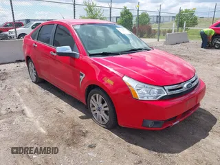 2008 Ford Focus SE z VIN 1FAHP35N28W198602, wystawiony jako IAAI lot #42333874 z przebiegiem 216 133 mil mil oraz . Historia ofert i sprzedaży dostępna na DreamBid. Obrazek 1.