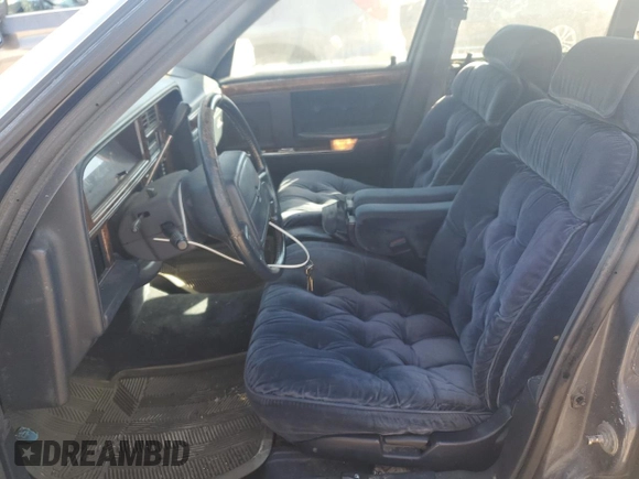 1990 Chrysler New Yorker z VIN 1C3XY66R4LD784183, wystawiony jako Copart lot #75364784 z przebiegiem 114 456 mil mil oraz Tytuł czysty. Historia ofert i sprzedaży dostępna na DreamBid. Obrazek 7.