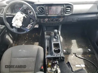 2023 Toyota Tacoma SR z VIN 3TMCZ5AN7PM594216, wystawiony jako Copart lot #55870755 z przebiegiem 60 548 mil mil oraz Szkoda całkowita • Salvage title. Historia ofert i sprzedaży dostępna na DreamBid. Obrazek 8.