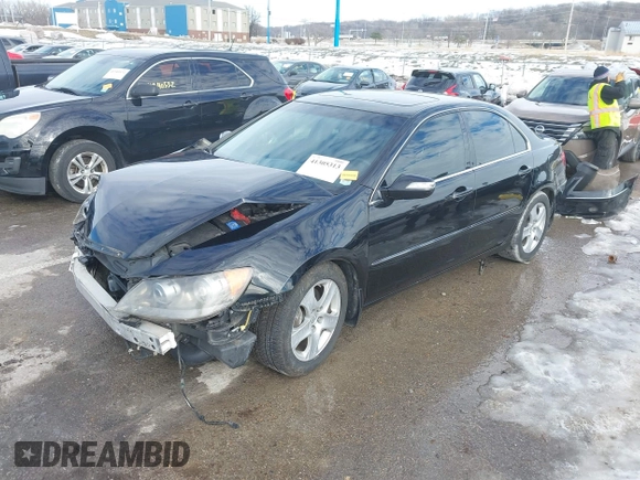 2008 Acura RL Tech Pkg with VIN JH4KB16608C001517, listed as a IAAI auction lot 41305313 with 220,509 mi miles. Bid and sale history available at carsss.com. Image 18.