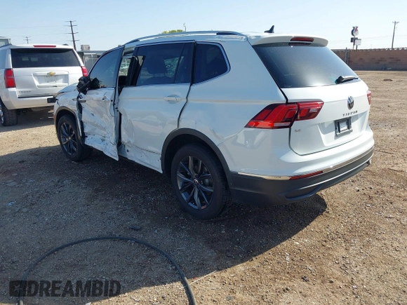 2022 Volkswagen Tiguan SE with VIN 3VV2B7AX2NM010932, listed as a IAAI auction lot 42007364 with 26,014 mi miles and . Bid and sale history available at DreamBid. Image 3.
