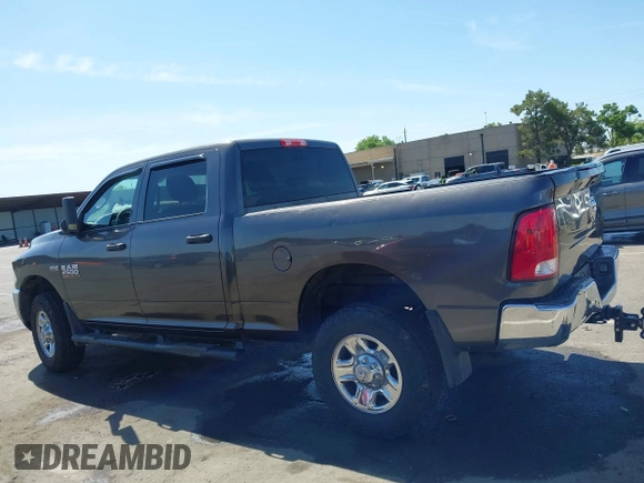 2015 Ram 2500 Tradesman z VIN 3C6TR5CT5FG528294, wystawiony jako IAAI lot #42374966 z przebiegiem Nie podano mil oraz . Historia ofert i sprzedaży dostępna na DreamBid. Obrazek 14.