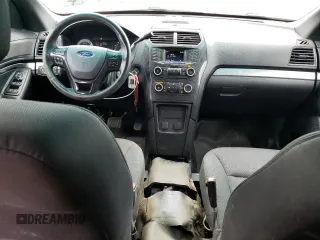 2016 Ford Police Interceptor Utility z VIN 1FM5K8AR2GGC37615, wystawiony jako Copart lot #57084935 z przebiegiem 170 078 mil mil oraz Szkoda całkowita • Salvage title. Historia ofert i sprzedaży dostępna na DreamBid. Obrazek 8.