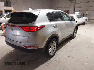 2017 Kia Sportage LX z VIN KNDPMCACXH7143330, wystawiony jako IAAI lot #41974492 z przebiegiem 132 828 mil mil oraz . Historia ofert i sprzedaży dostępna na DreamBid. Obrazek 4.