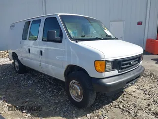 2005 Ford Econoline Cargo with VIN 1FTNE24L15HA46713, listed as a IAAI auction lot 41727365 with 424,135 mi miles. Bid and sale history available at carsss.com. Image 1.