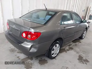 2007 Toyota Corolla CE z VIN 2T1BR32E87C749279, wystawiony jako IAAI lot #42654260 z przebiegiem 210 509 mil mil oraz . Historia ofert i sprzedaży dostępna na DreamBid. Obrazek 4.