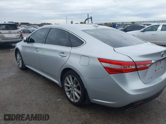 2013 Toyota Avalon XLE z VIN 4T1BK1EB2DU044501, wystawiony jako IAAI lot #41905442 z przebiegiem 97 169 mil mil oraz . Historia ofert i sprzedaży dostępna na DreamBid. Obrazek 3.