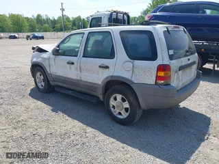 2001 Ford Escape XLT with VIN 1FMYU03171KA35485, listed as a IAAI auction lot 42052581 with 242,653 mi miles. Bid and sale history available at carsss.com. Image 3.