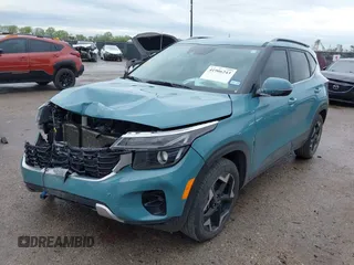 2024 Kia Seltos EX z VIN KNDER2AA5R7473573, wystawiony jako IAAI lot #41906243 z przebiegiem 39 672 mil mil oraz . Historia ofert i sprzedaży dostępna na DreamBid. Obrazek 2.