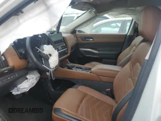 2023 Nissan Pathfinder Platinum z VIN 5N1DR3DGXPC272592, wystawiony jako Copart lot #46348395 z przebiegiem 27 669 mil mil oraz Szkoda całkowita • Salvage title. Historia ofert i sprzedaży dostępna na DreamBid. Obrazek 7.