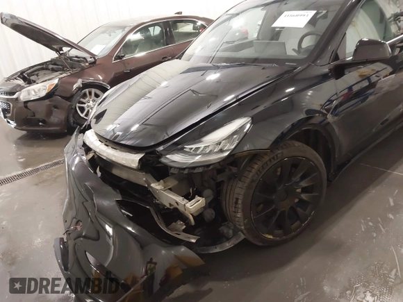 2021 Tesla Model Y Long Range with VIN 5YJYGAEE5MF305655, listed as a IAAI auction lot 41860993 with 50,750 mi miles. Bid and sale history available at carsss.com. Image 6.