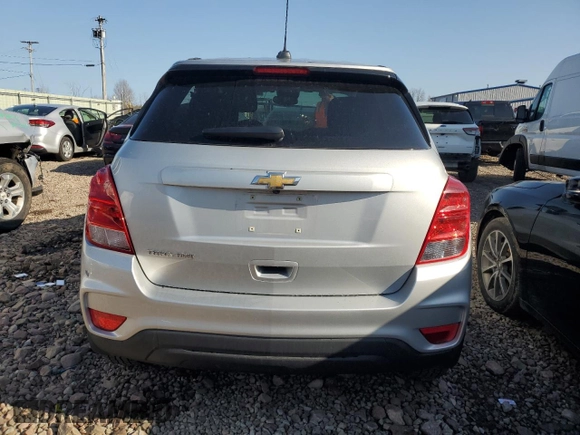 2019 Chevrolet Trax LS with VIN 3GNCJNSB9KL351587, listed as a Copart auction lot 54025945 with 17,083 mi miles and Salvage Title. Bid and sale history available at carsss.com. Image 6.