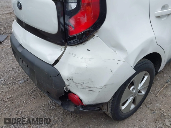2015 Kia Soul z VIN KNDJN2A27F7213044, wystawiony jako IAAI lot #42230444 z przebiegiem 43 408 mil mil oraz . Historia ofert i sprzedaży dostępna na DreamBid. Obrazek 6.