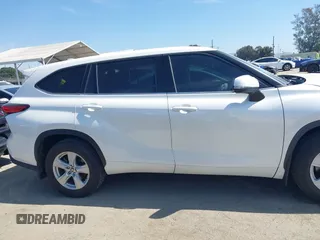 2020 Toyota Highlander L z VIN 5TDCZRAH1LS504828, wystawiony jako IAAI lot #41851081 z przebiegiem 17 695 mil mil oraz . Historia ofert i sprzedaży dostępna na DreamBid. Obrazek 13.