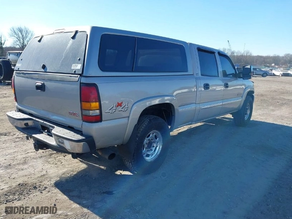 2004 GMC Sierra 2500 Crew Cab SLE with VIN 1GTGK23U04F212497, listed as a IAAI auction lot 41457350 with 220,444 mi miles. Bid and sale history available at carsss.com. Image 4.