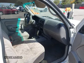 2002 Toyota Tacoma z VIN 5TENL42N92Z027486, wystawiony jako IAAI lot #41819045 z przebiegiem 252 777 mil mil oraz . Historia ofert i sprzedaży dostępna na DreamBid. Obrazek 5.