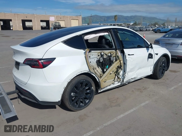 2022 Tesla Model Y Long Range with VIN 7SAYGDEE0NF340822, listed as a IAAI auction lot 41881224 with Not Provided miles and . Bid and sale history available at DreamBid. Image 4.