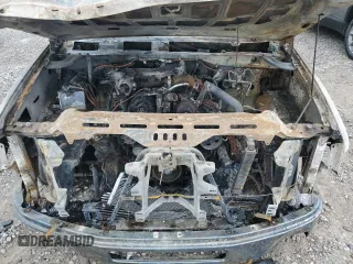 2013 GMC Sierra 2500HD SLT z VIN 1GT121E87DF171088, wystawiony jako Copart lot #69518784 z przebiegiem Nie podano mil oraz Nie do naprawy • Non repairable. Historia ofert i sprzedaży dostępna na DreamBid. Obrazek 11.