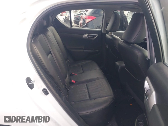 2013 Lexus CT 200h z VIN JTHKD5BH2D2147927, wystawiony jako IAAI lot #42053756 z przebiegiem 160 896 mil mil oraz . Historia ofert i sprzedaży dostępna na DreamBid. Obrazek 8.