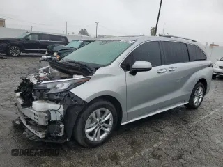 2024 Toyota Sienna XLE z VIN 5TDJRKECXRS192806, wystawiony jako Copart lot #43204515 z przebiegiem 53 113 mil mil oraz Szkody całkowita. Historia ofert i sprzedaży dostępna na DreamBid. Obrazek 1.