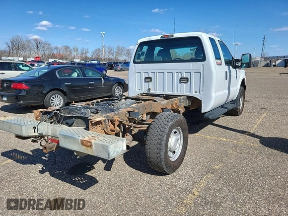 2015 Ford F-350 z VIN 1FD7X3B63FED45155, wystawiony jako IAAI lot #42381547 z przebiegiem 96 123 mil mil oraz . Historia ofert i sprzedaży dostępna na DreamBid. Obrazek 27.