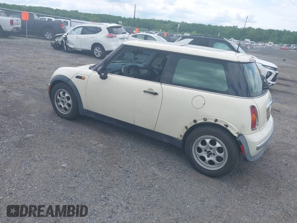 2004 MINI Hardtop z VIN WMWRC33424TC53596, wystawiony jako IAAI lot #42202887 z przebiegiem 237 482 mil mil oraz . Historia ofert i sprzedaży dostępna na DreamBid. Obrazek 3.