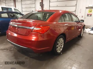 2013 Chrysler 200 Limited with VIN 1C3CCBCG9DN569256, listed as a IAAI auction lot 41711387 with 156,536 mi miles. Bid and sale history available at carsss.com. Image 4.