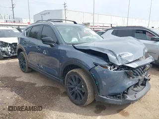 2023 Mazda CX-5 S Carbon Edition z VIN JM3KFBCM6P0288402, wystawiony jako IAAI lot #41682386 z przebiegiem 30 482 mil mil oraz . Historia ofert i sprzedaży dostępna na DreamBid. Obrazek 1.