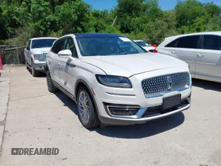 2019 Lincoln Nautilus Reserve z VIN 2LMPJ6L96KBL12639, wystawiony jako IAAI lot #42081118 z przebiegiem 23 741 mil mil oraz . Historia ofert i sprzedaży dostępna na DreamBid. Obrazek 1.
