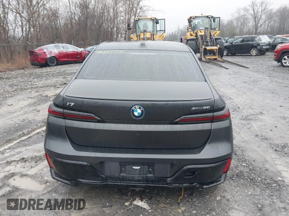 2023 BMW i7 xDrive60 z VIN WBY53EJ07PCM80196, wystawiony jako IAAI lot #41666074 z przebiegiem 25 640 mil mil oraz . Historia ofert i sprzedaży dostępna na DreamBid. Obrazek 17.