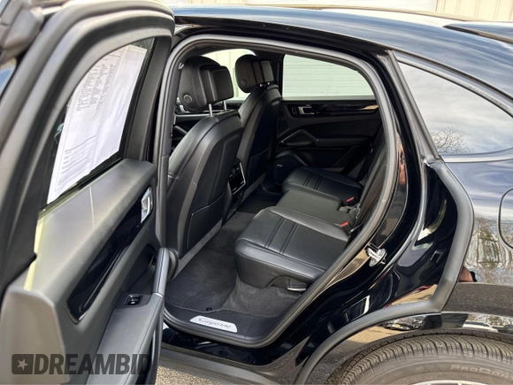 2021 Porsche Cayenne E-Hybrid with VIN WP1BE2AY8MDA44XXX, listed as a Copart auction lot 48625695 with 11,490 mi miles and Clean title. Bid and sale history available at DreamBid. Image 6.