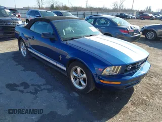 2008 Ford Mustang Deluxe with VIN 1ZVHT84N685117737, listed as a IAAI auction lot 41086449 with 215,136 mi miles and . Bid and sale history available at carsss.com. Image 1.