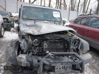 2014 Jeep Wrangler Unlimited Sport with VIN 1C4HJWDG1EL302087, listed as a IAAI auction lot 41420740 with 152,096 mi miles. Bid and sale history available at carsss.com. Image 13.