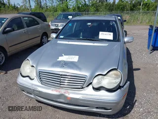 2001 Mercedes-Benz C 230/260/280/320 z VIN WDBRF61J21F090703, wystawiony jako IAAI lot #39143746 z przebiegiem 123 812 mil mil oraz . Historia ofert i sprzedaży dostępna na DreamBid. Obrazek 6.